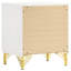 4 chambres pour grand lit, lit beige, commode blanche et table de chevet - grand lit classique, construction sculptée, miroir