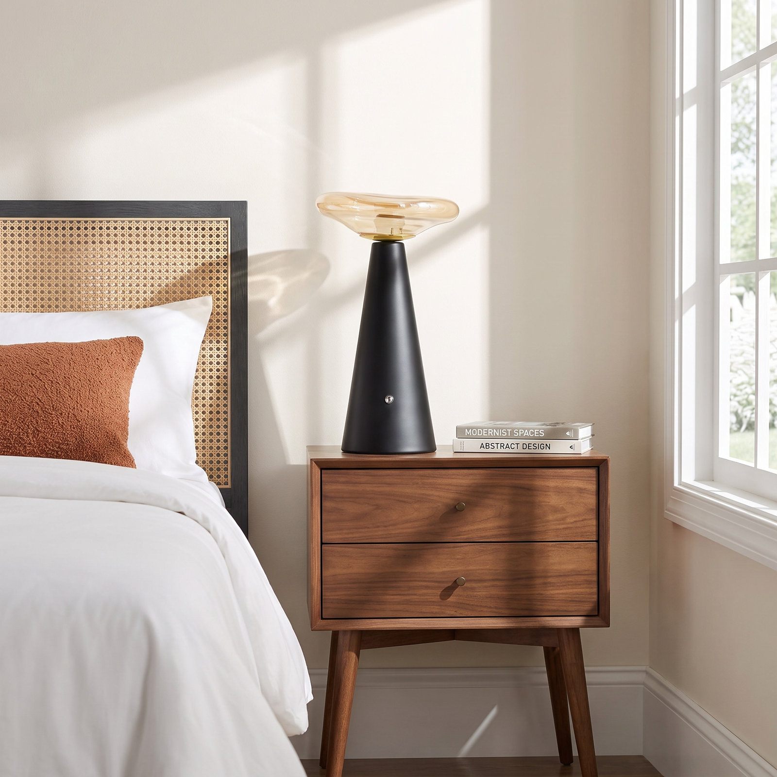 Chaunta Table Lamp, Black