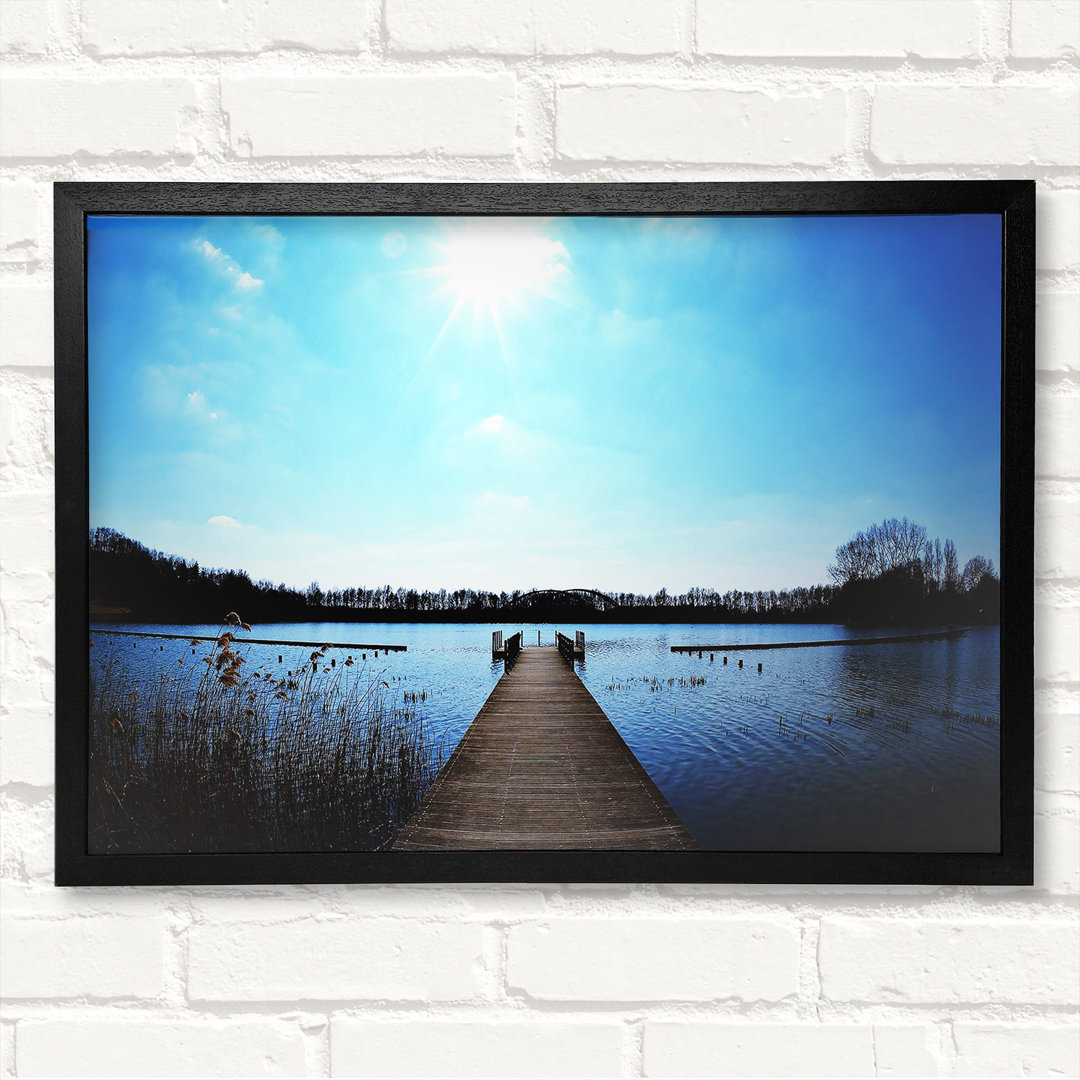 Pier Sparkle Sun Blue - Closed Corner Frame Kunstdrucke auf Holz