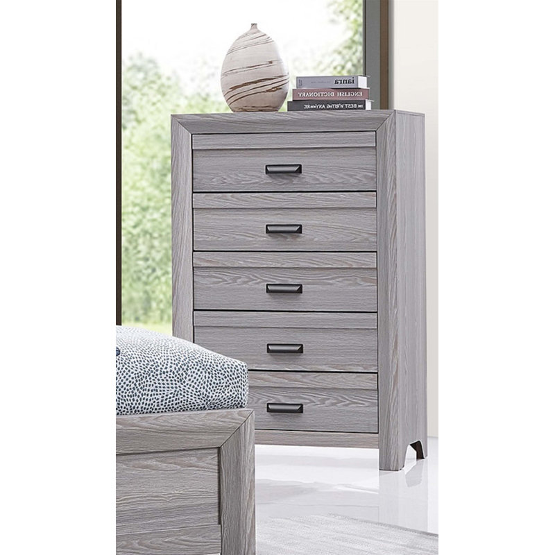 Commode contemporaine en bois à cinq tiroirs avec finition en bois flotté, parfaite pour les chambres rustiques et modernes