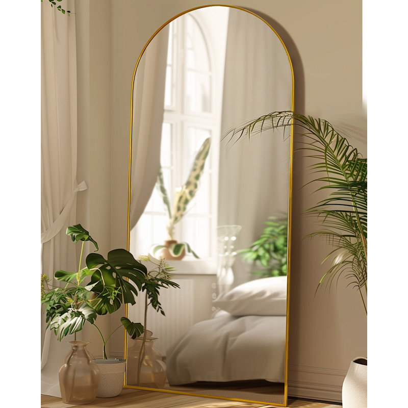 Miroir surdimensionné arqué en métal surdimensionné, Doré, 71 po x 26 po