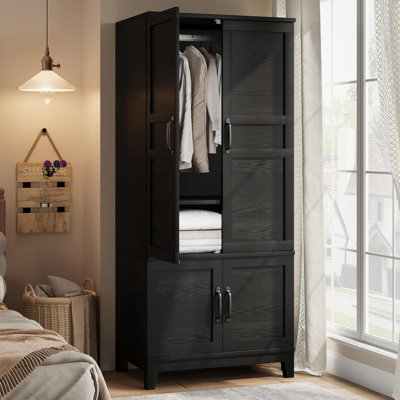 Armoire-penderie moderne en bois de 72 po de hauteur avec 4 portes de rangement, des tablettes intérieures réglables et une tringle à vêtements suspendue, un grand organisateur de vêtements pour chambre à coucher et salon