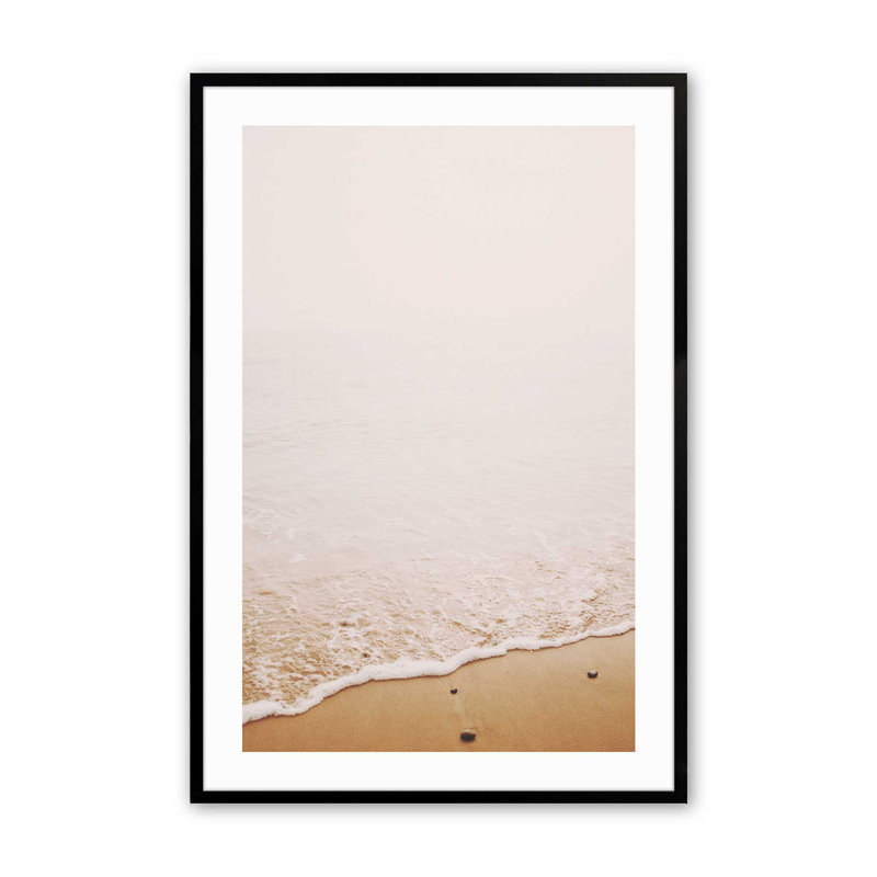 «Gentle Beach Tides», impression roulée, Cadre noir satiné, H 21 po x l 17 po x P 1,25 po