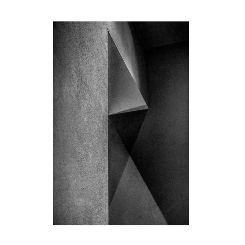 Contemporary, 22" W x 32" H