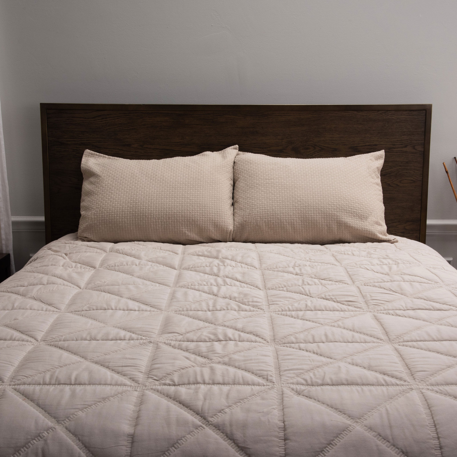 Yazmen Cotton Sateen Quilt Set, King Quilt + 2 King Shams