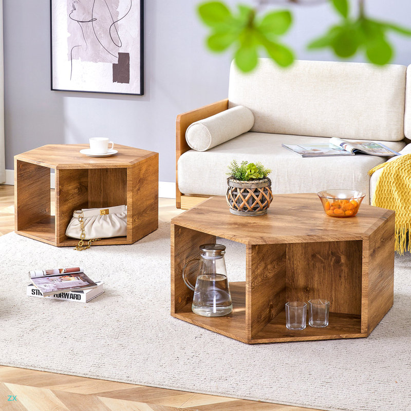 Ensemble de tables basses modernes minimalistes hexagonales. Table basse hexagonale en panneau de fibres à densité moyenne, autocollants à motifs caractéristiques, conception à plusieurs trous pour donner plus d'espace de rangement. Deux tables basses de différentes tailles.