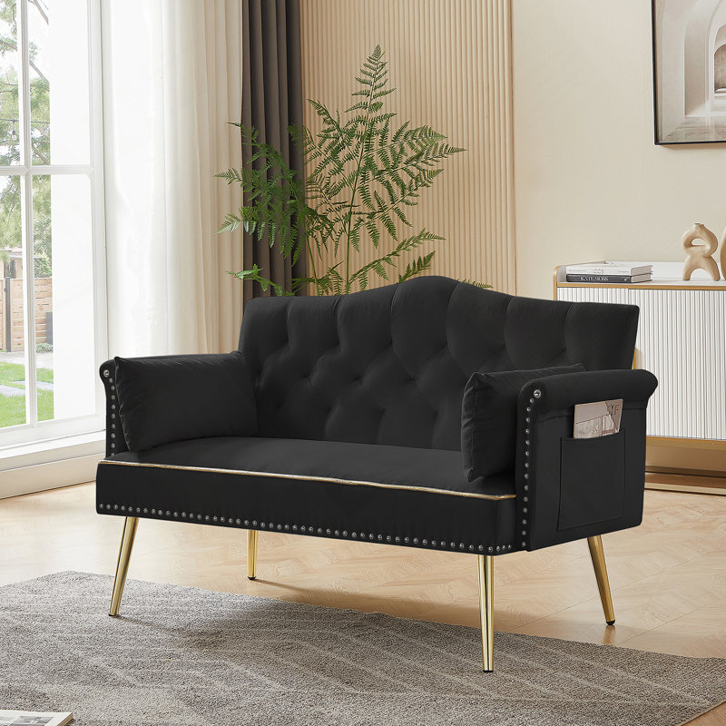Luxueux canapé-lit en velours noir avec un design capitonné pour des sièges élégants et confortables dans les espaces de vie modernes
