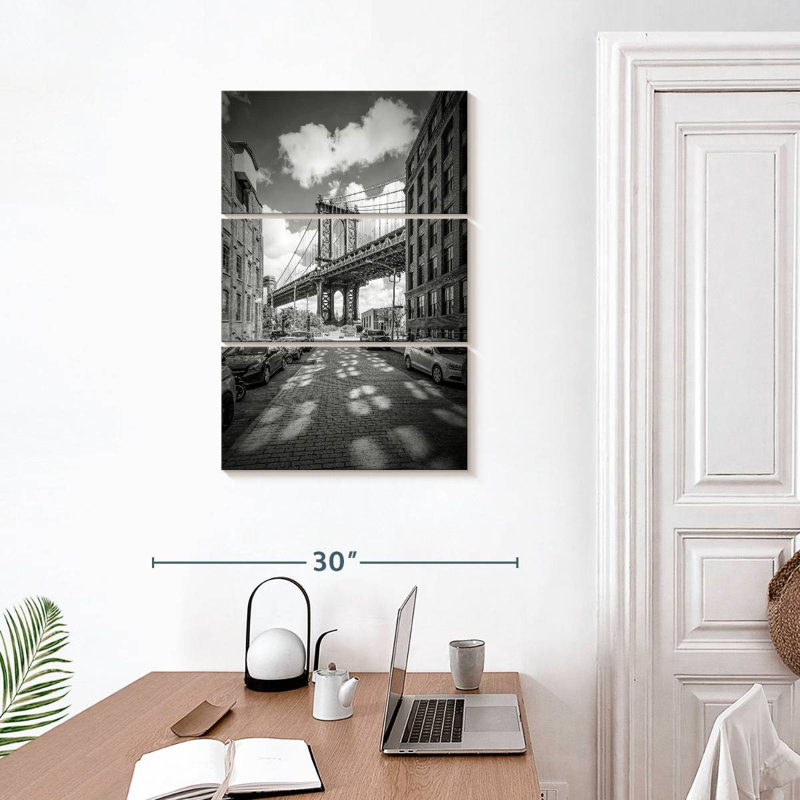 Lilie Manhattan Bridge - monochrome, H 32 po x l 20 po