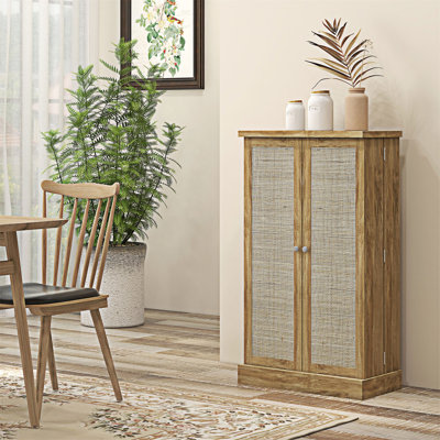 Armoire de cuisine avec plusieurs tablettes