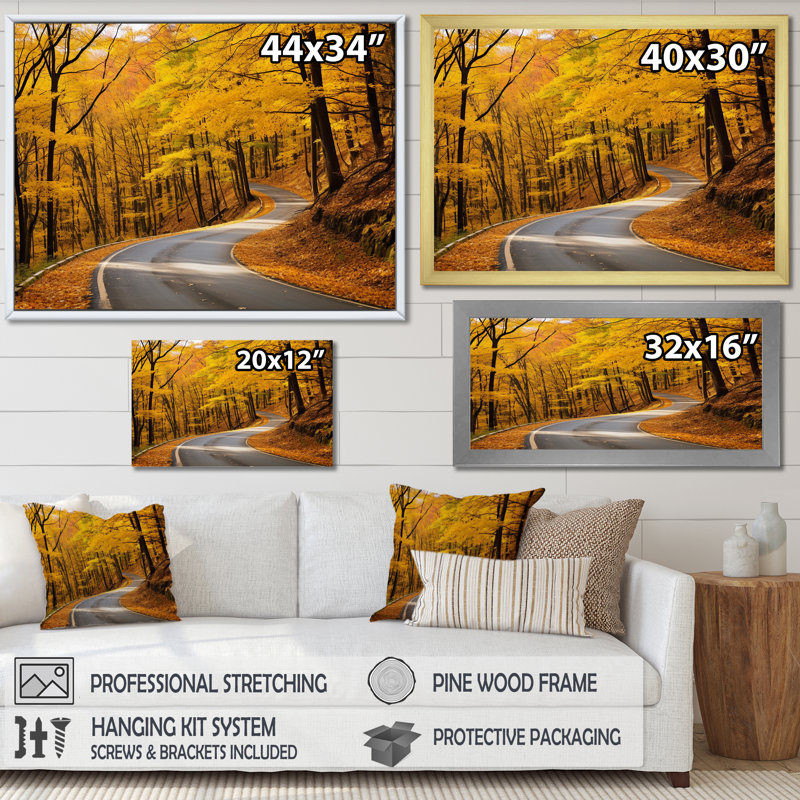 «Golden Road Into The Autumn Forest I» - art mural route, Cadre de coin argenté fermé, H 16 po x l 32 po x P 1 po
