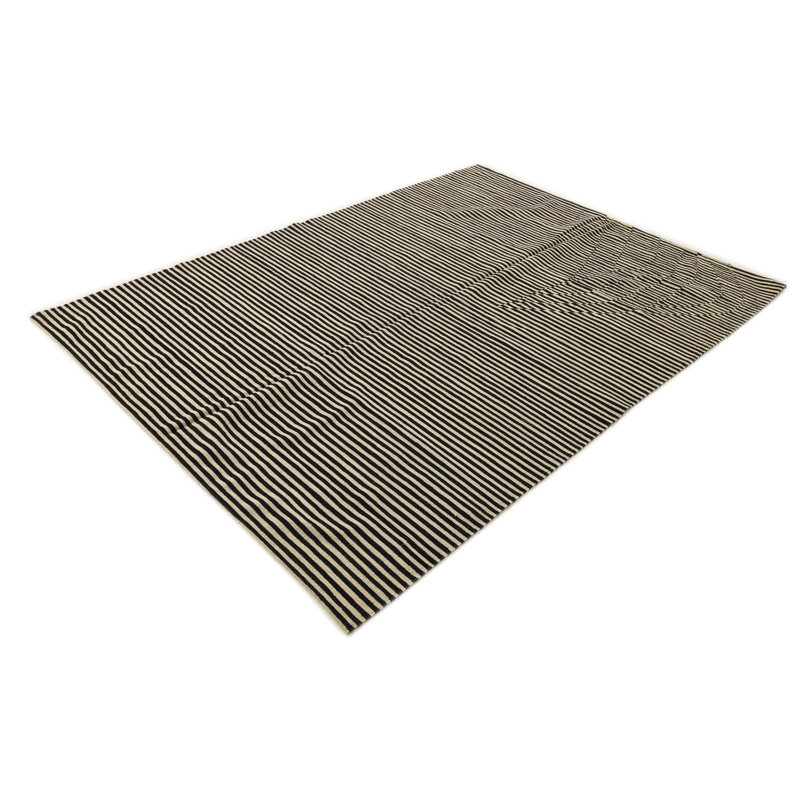 Tapis noir et blanc 5 x 8 Pinkerton