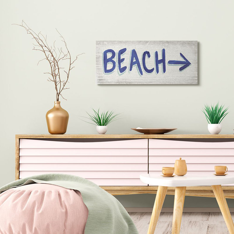 «Beach This Way Arrow Sign Blue White Word Design» par Jame Wiens, reproduction d'art textuel, H 13 po x l 30 po x P 1,5 po