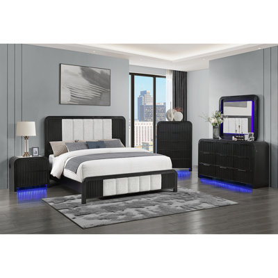 Très grand lit contemporain 5 pièces, cannelures, lit à profil bas, revêtement, tiroirs spacieux, lumières à DEL, poignées latérales, table de chevet avec haut-parleur de style contemporain, partiellement rembourré