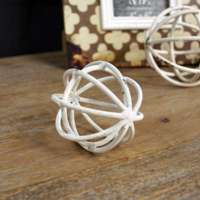 Sculpture boule blanche en métal