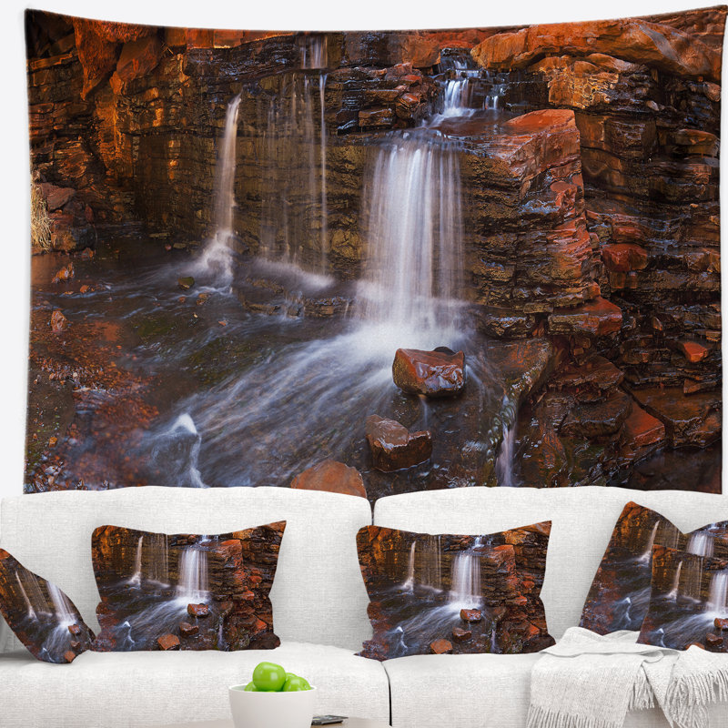 Paysage, cascade dans la tapisserie des gorges de Hancock, H 32 po x l 39 po