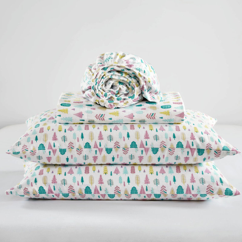 Ensemble de draps en flanelle de coton 4 pièces pour grand lit, conception à motif d'arbres des fêtes blanc, drap-housse entièrement élastique, lavable à la machine, comprend toutes les draps inclus avec les accessoires