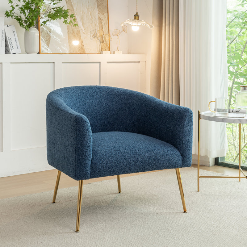 Fauteuil demi-tonneau Jameila, Fausse fourrure bleu marine, Doré, 1