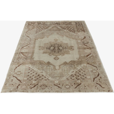 Tapis unique en laine taupe 4 pi 6 po x 6 pi 11 po Oushak