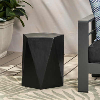 Table d'appoint en béton léger, design pentagone, noir mat, 16,06 po x 16,06 po x 16,06 po, aucun assemblage requis, finition noire extérieure chic, 16 x 16 x 16 po