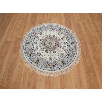 Tapis oriental rond blanc perle 3 pi 4 po x 3 pi 4 po Nain avec motif de médaillon floral, 250 KPSI