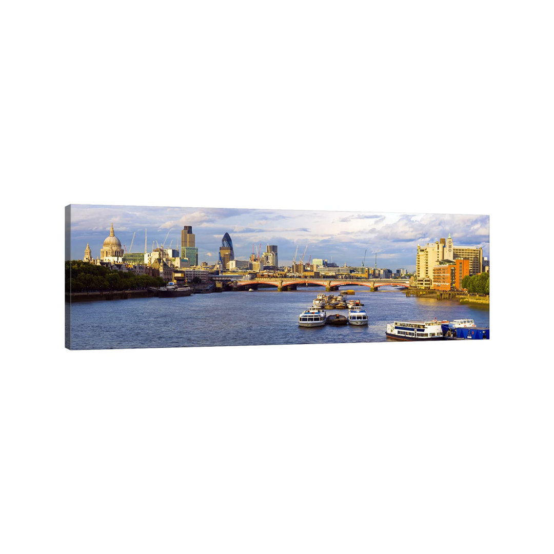 Themse Blick auf die Skyline der Stadt London mit Blackfriars Bridge, London, England, UK