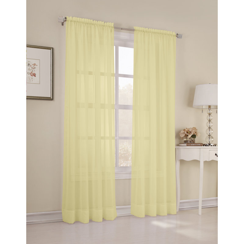Panneau de rideau transparent avec passe-tringle Wayfair Basics® Albia, L 59 po x L 63 po, Jaune