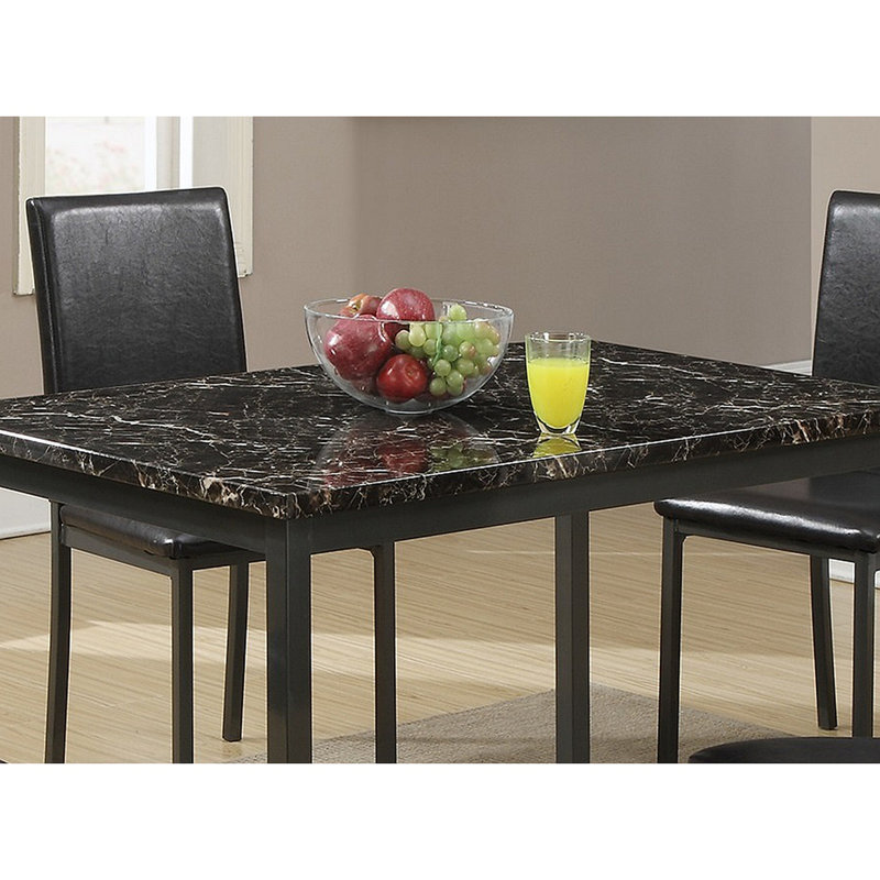 Table de salle à manger 5 pièces et 4 chaises avec plateau en faux marbre et chaises en similicuir noir