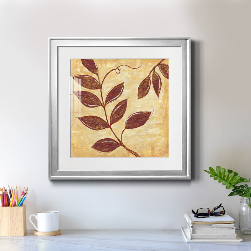 Marsala Moment I - reproduction de photo encadrée sur papier, H 17,5 po x l 17,5 po x P 1,5 po, Papier avec cadre argenté