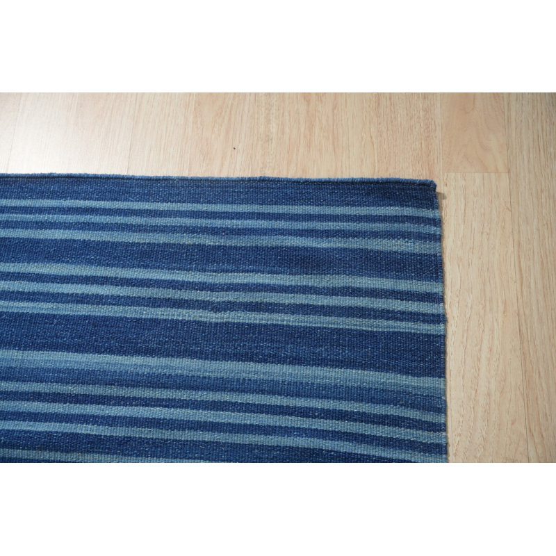 Tapis bleu moderne en laine tissé à la main à motif géométrique moderne indigo Horizon, 8 pi x 10 pi