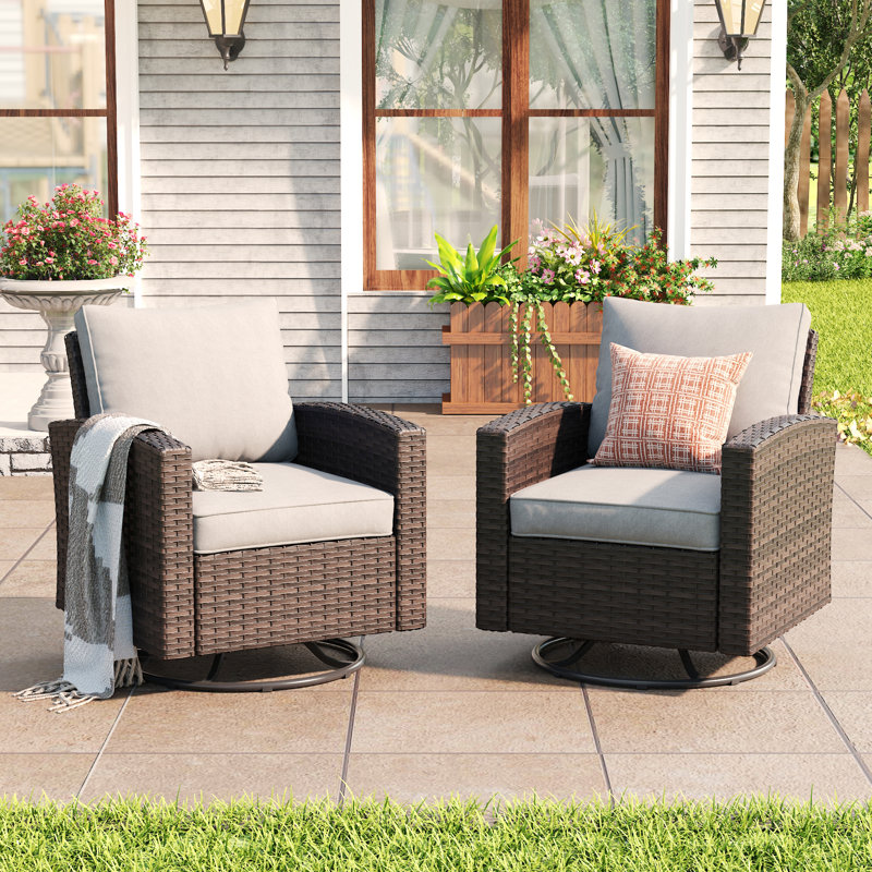 chaises de patio en osier, Structure brune / coussin beige