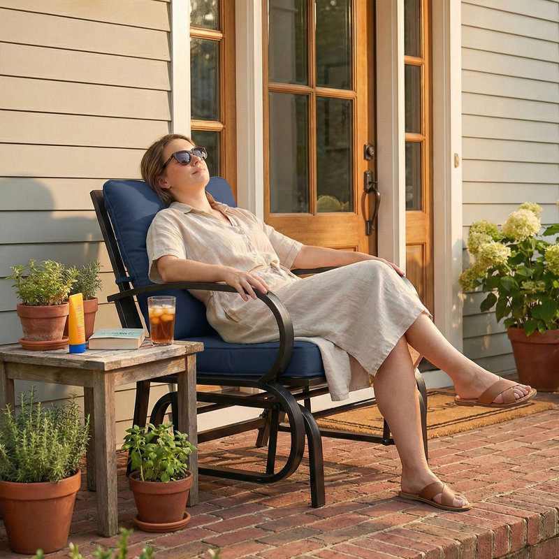 Fauteuil oscillant d'extérieur, fauteuil de patio avec coussins, structure en acier, accoudoirs courbés, chaise berçante simple pour cour, porche, jardin, bord de piscine, bleu foncé