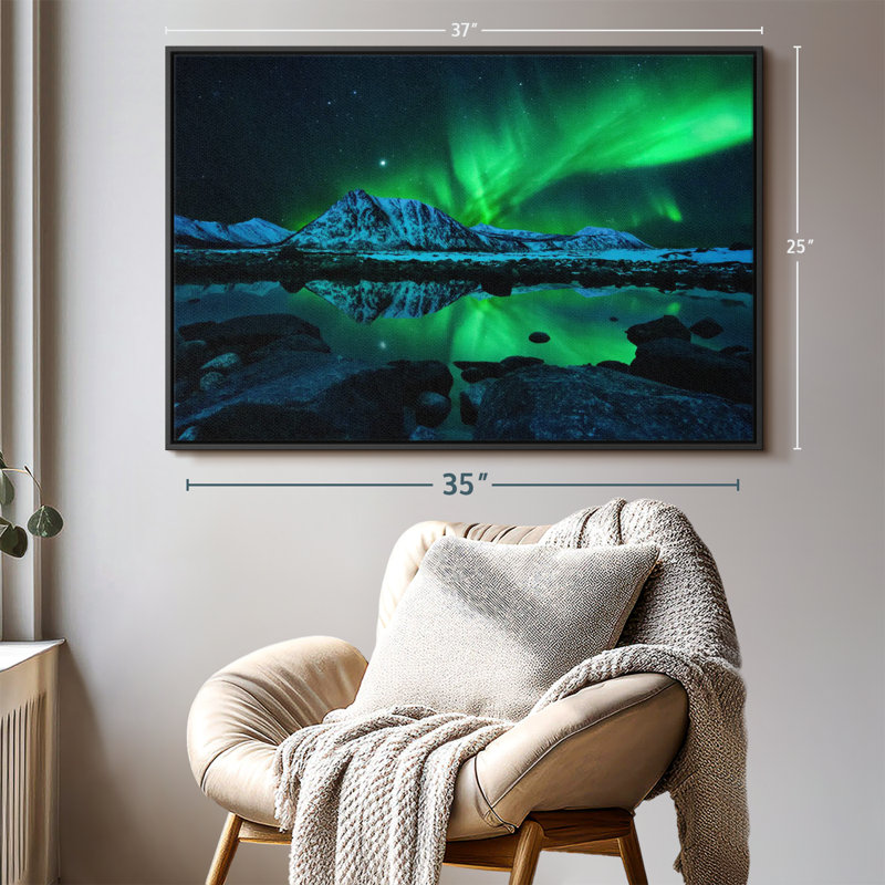 Impression sur toile Northern Lights Over Snowscape, H 37 po x l 25 po