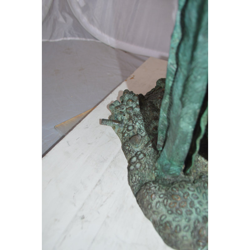 Statue bronze deux grands lamantins nageant - Taille: L 23 po x l 42 po x H 42 po.