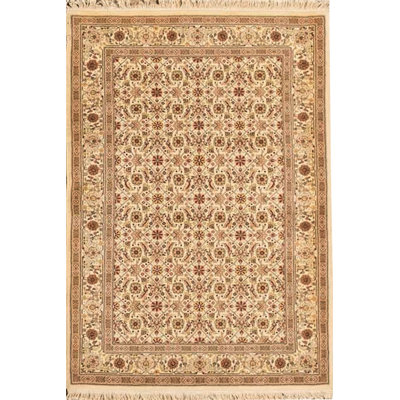 Wool Oriental Area Rug in Beige/Ivory