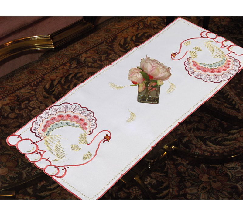 Chemin de table brodé american turquie Pullum, L 54 po x l 14 po