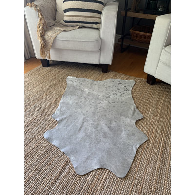 Tapis argenté en cuir de vache fait à la main Bully (41 po x 28 po)