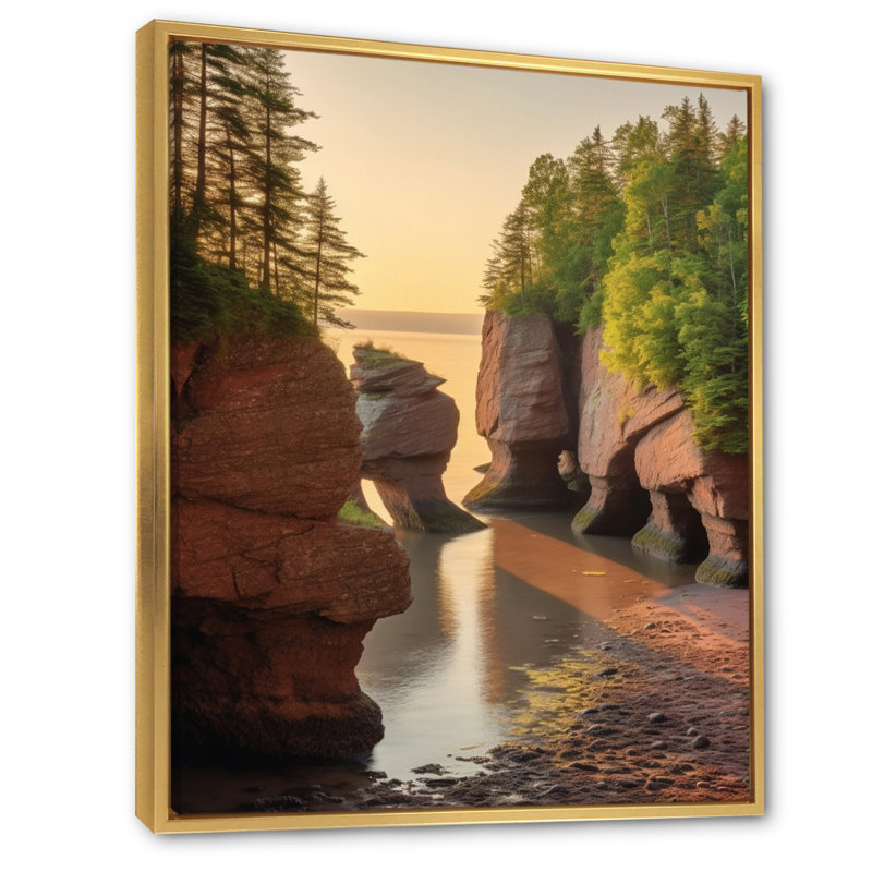 Paysage côtier du Nouveau-Brunswick I sur toile, H 44 po x l 34 po x P 1,5 po, Cadre flottant doré