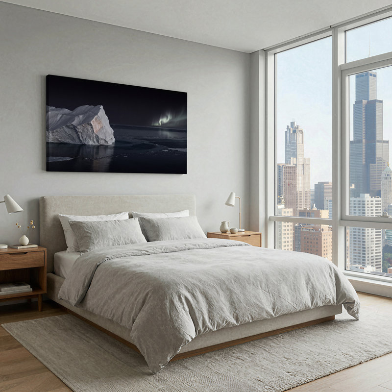 Aurore boréale verte au-dessus d'un iceberg blanc dans un océan sombre - Tableau sur toile, L 20 po x H 10 po