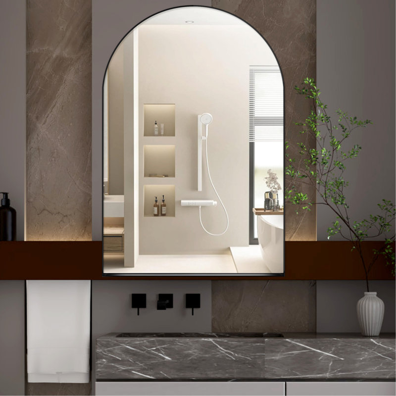 Armoire encastrée en métal noir mat 24 po x 36 po, armoire de salle de bain avec miroir et tablette ajustable nécessaire, encastrée arquée, cadre