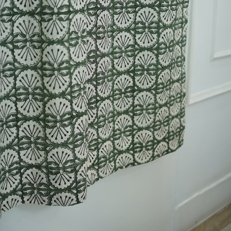 Rideau en lin vert à motif floral imprimé à la main Bijhni pour décor intérieur naturel, L 54 po x L 72 po