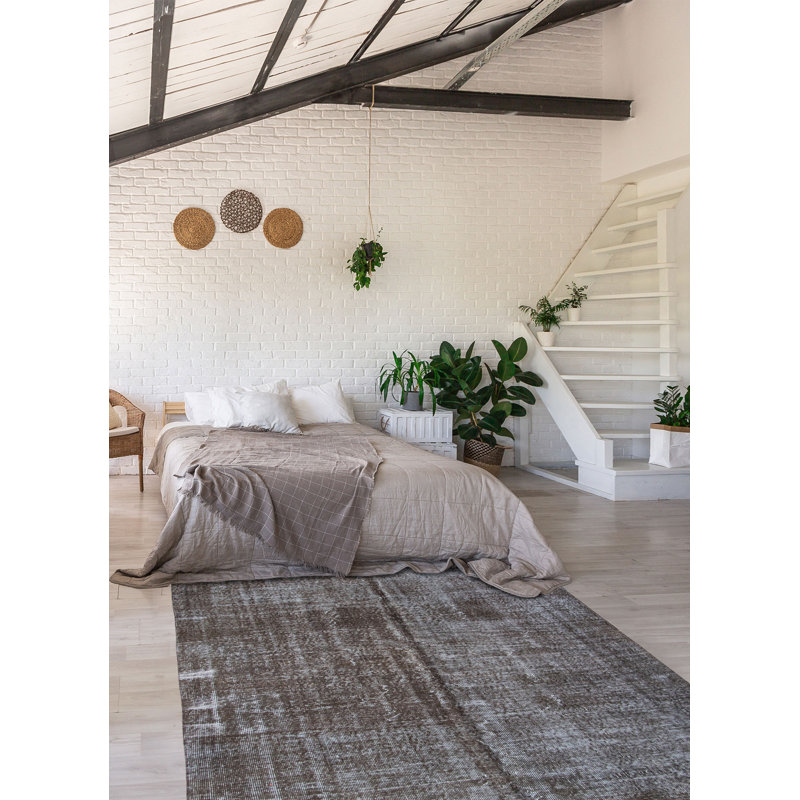 Tapis unique en laine noué à la main gris foncé de style années 2000 5 pi 5 po x 8 pi 10 po Olivia-Leigh