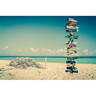 «Funny Directions Signpost», photographie sur toile tendue