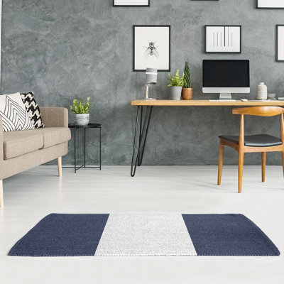 Tapis bleu area