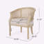 Fauteuil d'appoint d'inspiration française avec sangle de canne et structure en bois d'hévéa vieilli, parfait pour une décoration intérieure élégante