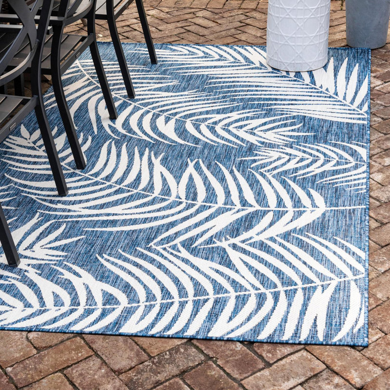 Lorewood Floral Navy Blue/Ivory Indoor/Outdoor Area Rug, Rectangle 5'3" x 7'1"