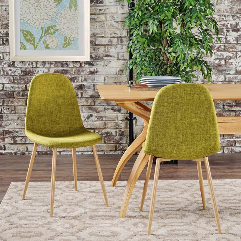 Deux chaises de salle à manger d'intérieur pour le salon et la salle à manger