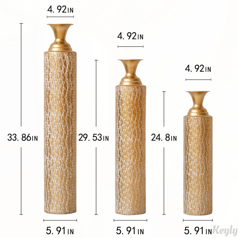 Ensemble de 3 vases centraux en métal très vieilli avec motifs de vignes en croissance
