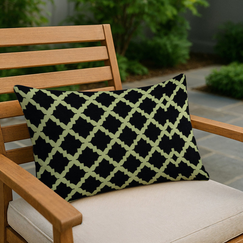 Coussin décoratif intérieur et extérieur beige Trellis, Treillis noir 43, Rectangle H 18 po x l 25 po