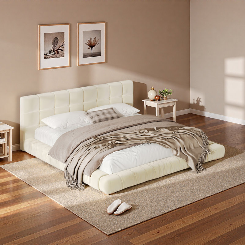 Lit plateforme tapissier à profil bas avec tête de lit capitonnée Channel, Beige, Très grand lit