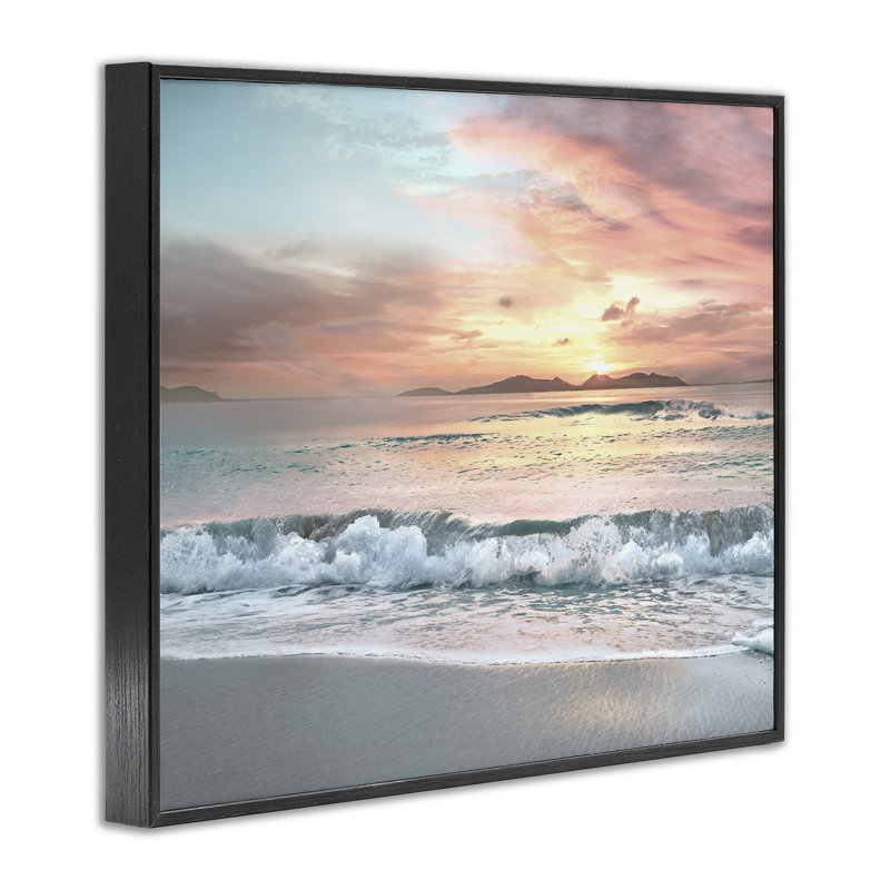 «Morning Sunrise Beach Landscape Distant Mountains Rolling Tide», estampe numérique encadrée de Mike Calascibetta